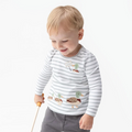 Waddle into cuteness with our&nbsp;Long Sleeve Shirt, crafted from soft organic cotton jersey. Featuring a darling mama mallard leading her ducklings applique, this cozy shirt is perfect for little ones who love animals, nature walks, or just snuggling up with family.

Pair with the matching jogger pant!