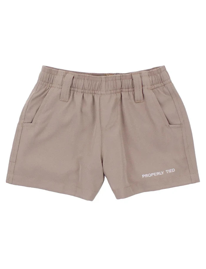 The Pintail Short by Properly Tied delivers performance without changing the fit you love. Designed as a performance short, it features a breathable polyester-spandex blend and a built-in compression liner for added comfort and support. The Pintail Short is an easy upgrade for more active days.