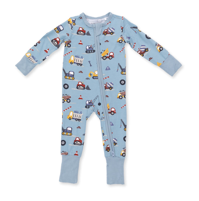 Angel Dear’s Crayon Construction Convertible Romper features a teal blue design with detailed construction truck prints. Designed for newborn boys, its convertible feet ensure adaptable comfort and ease of dressing, making it a practical and thoughtful gift option.