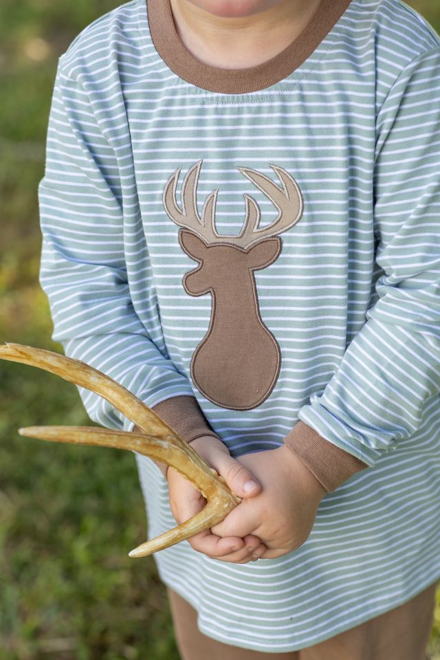 Dress your little explorer in the Deer Pant Set by Trotter Street Kids—a cozy striped tee with an adorable deer appliqué, matched with warm brown pants. Perfect for crisp autumn days, it brings comfort and charm to every outdoor adventure!