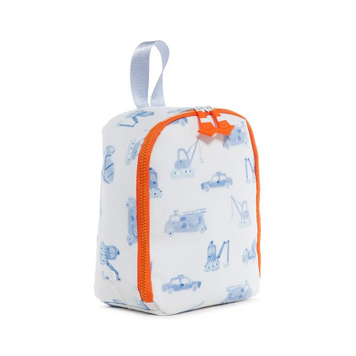 Our Bring It! Lunch bag fits many bento style boxes and it’s compact enough to fit inside our backpacks. The signature 2-way zip design makes it easy to open and the front panel open fully to make a surface to eat on.


Perfect storage for baby bottles too and has an inside mesh pocket for ice packs, love notes and a beverage.

Size: 8"l (base) x 9.5"h x 4"d / 7"l (top)

Signature coated cotton with our thin eco-friendly matte coating

Lined in poly twill with interior mesh pocket
2-way puller on Chunky zip