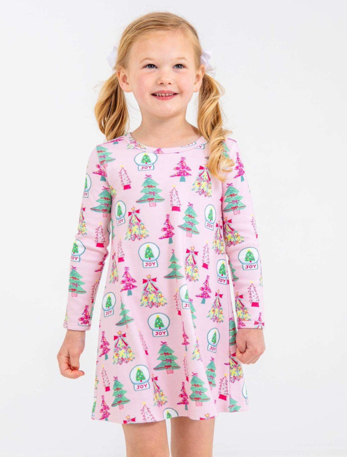 The Beaufort Bonnet Company’s Heavy Weight Long Sleeve Polly Play Dress in Christmas Coloring Contest wraps your toddler in cozy warmth and festive charm. Its rich pink hue and whimsical holiday print make every moment magical during chilly winter days!