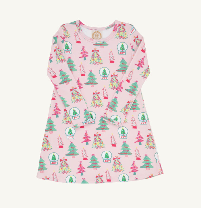 The Beaufort Bonnet Company’s Heavy Weight Long Sleeve Polly Play Dress in Christmas Coloring Contest wraps your toddler in cozy warmth and festive charm. Its rich pink hue and whimsical holiday print make every moment magical during chilly winter days!