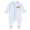 Celebrate fall’s magic with the Light Blue Pumpkin Tractor Zip Footie by Magnolia Baby. Soft stripes and a charming pumpkin tractor appliqué bring cozy warmth and playful charm to your little one’s first autumn moments. Easy to zip, it’s perfect for cozy nights and special gatherings!