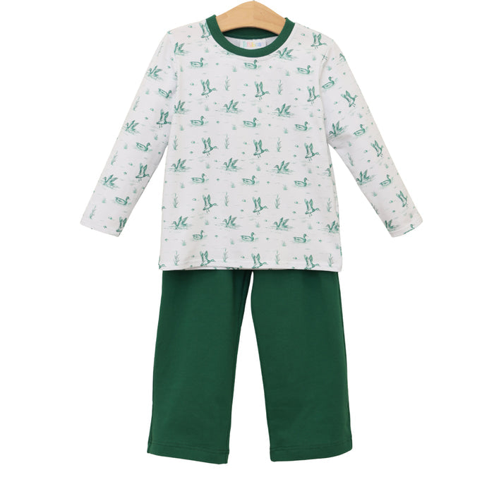 Ignite your little adventurer’s spirit with the Marsh Mallards Thomas Pants Set by Jellybean! Cozy Hunter green pants and a cream knit tee decorated with lively mallards bring the magic of the outdoors to every day. Perfect for fall explorations, this set ensures comfort and style in every step.