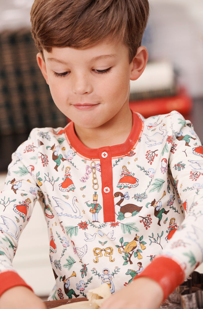Celebrate the magic of Christmas morning with Sutton’s Sweet Dream Set by The Beaufort Bonnet Company. These 12 Days of Christmas pajamas, crafted for toddlers, blend timeless charm and cozy comfort—perfect for capturing unforgettable holiday moments in classic style!